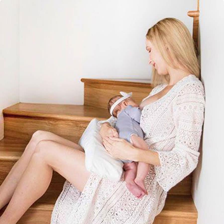 mum feeding on stairs with feeding friend